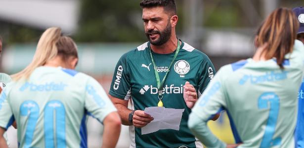 Técnico do Palmeiras critica convocação com nove corintianas: 