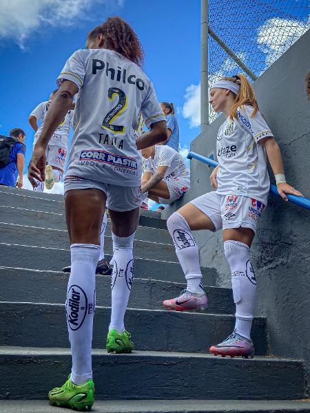 Jogadoras do Santos antes de partida marcada contra o Real Ariquemes no Brasileirão Feminino. - Reprodução/Twitter/Sereias da Vila