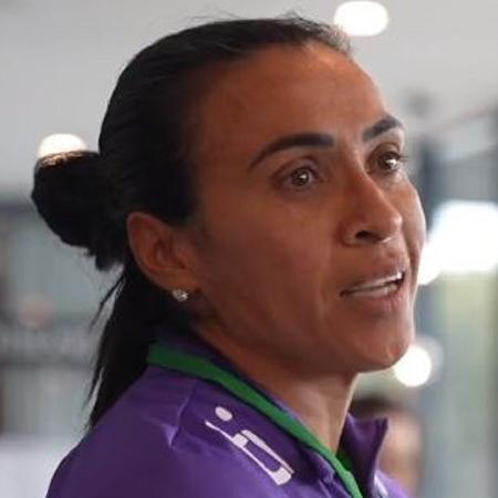 Marta se emociona em despedida de Tainara e Aline Gomes na seleção feminina