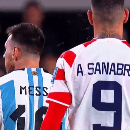 Lionel Messi e Tony Sanabria durante as Eliminatórias