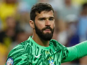 Alisson vira dúvida no Liverpool e preocupa seleção brasileira