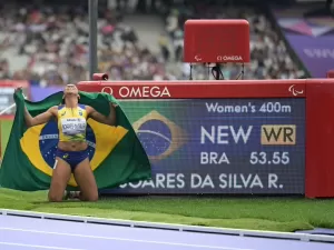 Rayane Soares dá show na pista com ouro e recorde mundial nos 400m T13