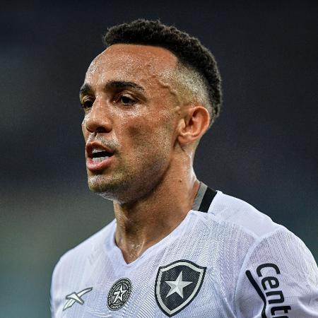 Marçal durante o jogo entre Botafogo e Fluminense no Brasileirão