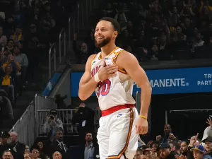 NBA: Curry ignora lesão, é perfeito na linha de três, e Warriors atropelam 76ers