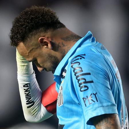 Neymar foi expulso durante Santos x Botafogo, jogo do Brasileirão Neymar foi expulso durante Santos x Botafogo, jogo do Brasileirão