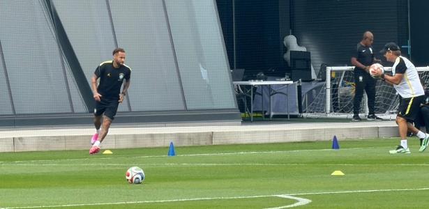 Neymar volta a campo, mas nem viaja para jogo da seleção diante do Haiti