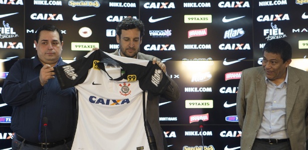 Marcelo Prado (à esquerda) afirmou interesse em adquirir naming rights da Arena Corinthians - Daniel Augusto Jr/Agência Corinthians