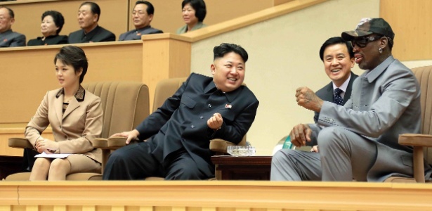 Kim Jong-un ao lado de Denis Rodman em 2014 na Coreia do Norte - AFP PHOTO
