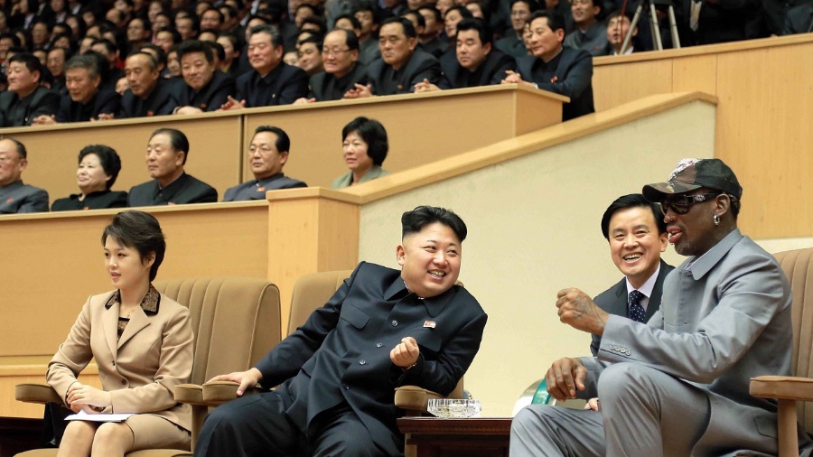 Kim Jong-un ao lado de Denis Rodman em 2014 na Coreia do Norte - AFP PHOTO