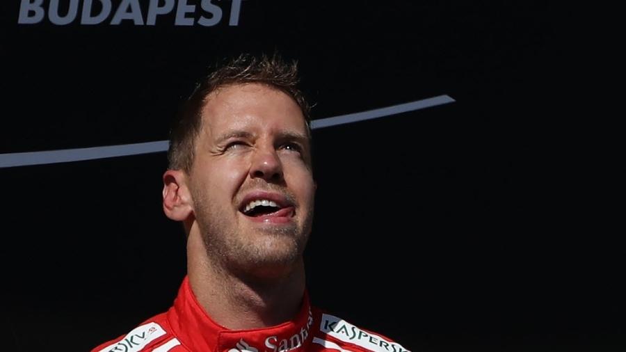 Sebastian Vettel lidera o Mundial com 202 pontos. Hamilton aparece em segundo, com 188 - AFP PHOTO / Peter KOHALMI