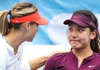 Sharapova consola rival que abandonou partida e ganha aplausos de torcida - @ShenzhenOpenWTA/Twitter