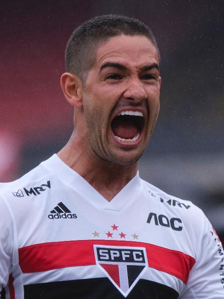 Alexandre Pato, atacante do São Paulo, comemora seu gol contra a Ponte Preta  - Daniel Vorley/AGIF