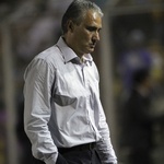 Técnico Tite reage durante eliminação do Corinthians para o Tolima, em 2011, na Colômbia - undefined