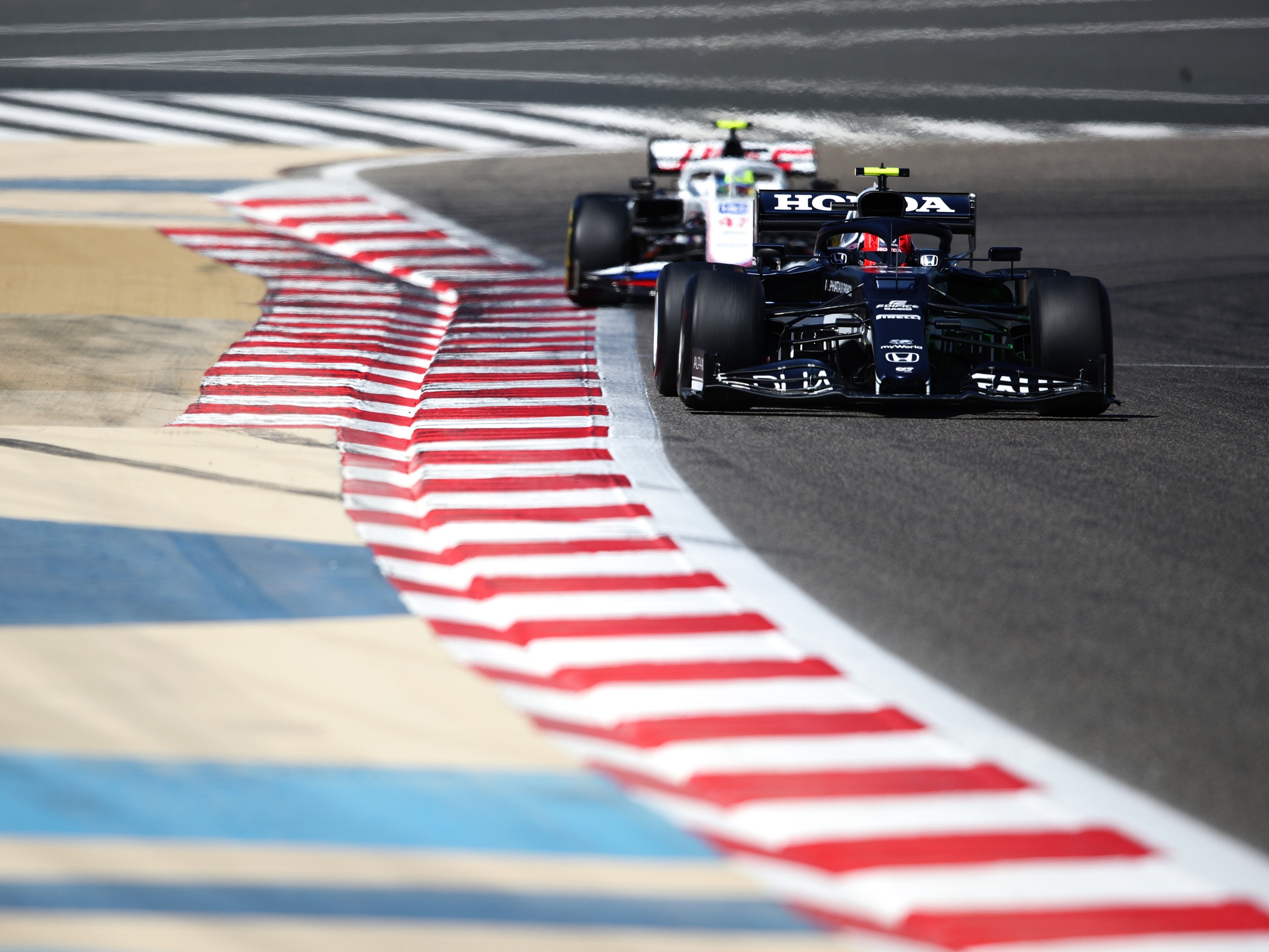 Fotos: o primeiro dia de treinos da F1 para o GP do Bahrein - Notícia de F1