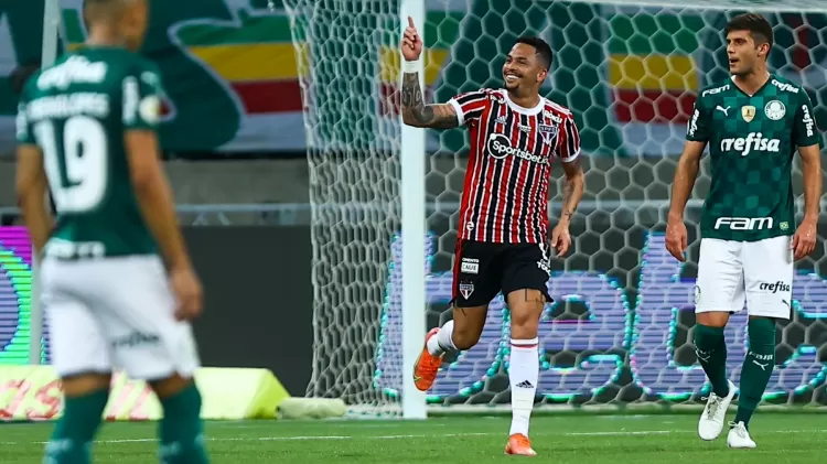 Luciano comemora seu gol, o segundo São Paulo contra o Palmeiras, pelo Brasileirão 2021 - Marcello Zambrana/AGIF - Marcello Zambrana/AGIF