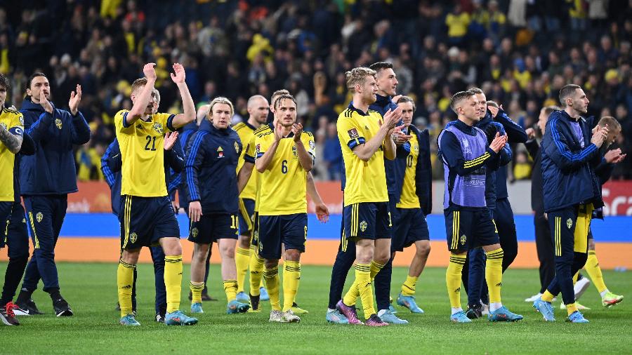 Jogadores da Suécia celebram vitória na prorrogação sobre a República Tcheca - Jonathan NACKSTRAND / AFP