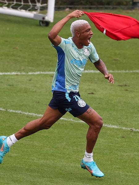 Danilo durante treino no CT do Palmeiras - Cesar Greco/Palmeiras