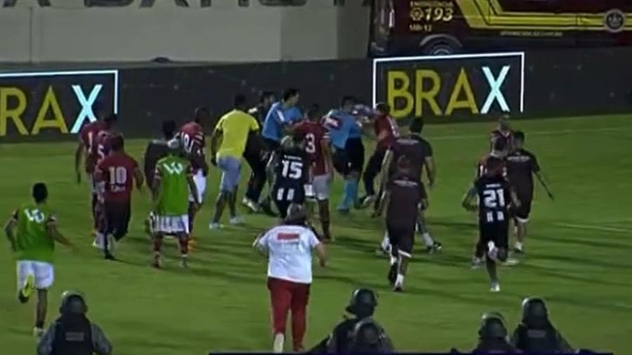 Confusão ao final da partida entre Sergipe e Botafogo - Reprodução/SporTV