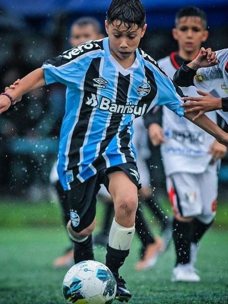Benja Suárez, filho de Luis Suárez, em ação pelo sub-10 do Grêmio contra o Joinville - BG Prime/Divulgação