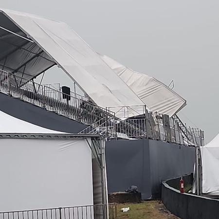 Teto da arquibancada da Porsche Cup desaba após chuva em Interlagos