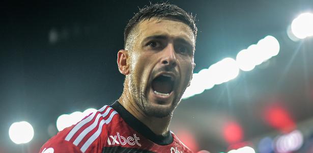 Flamengo vê dedo de Bielsa no Uruguai para Arrascaeta decolar na reta final