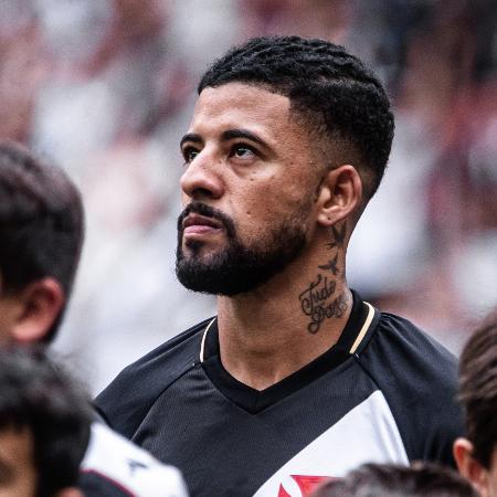 Paulinho, meia do Vasco