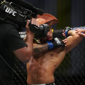 Dustin Poirier espera por chance de lutar no UFC 300: Seria bom isso