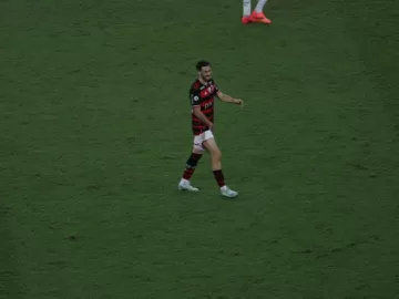 Cebolinha e Viña vão passar por cirurgias e devem perder ano no Flamengo