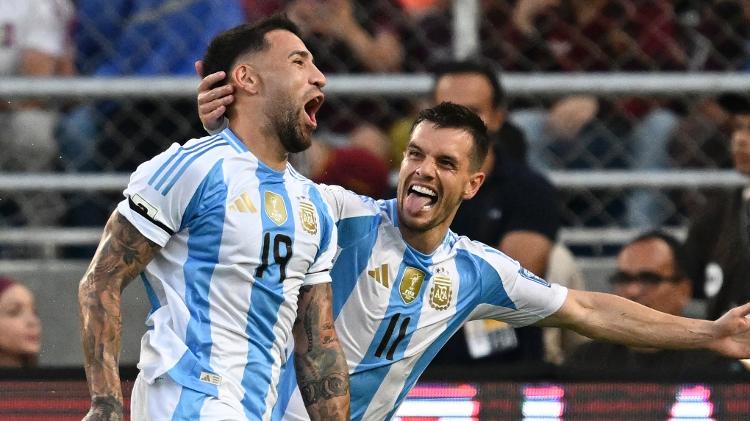 Otamendi comemora gol em Venezuela x Argentina, confronto das Eliminatórias
