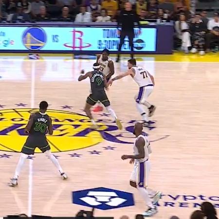 Esloveno calibrou pontaria e protagonizou lance épico, mas não evitou derrota dos Lakers Esloveno calibrou pontaria e protagonizou lance épico, mas não evitou derrota dos Lakers