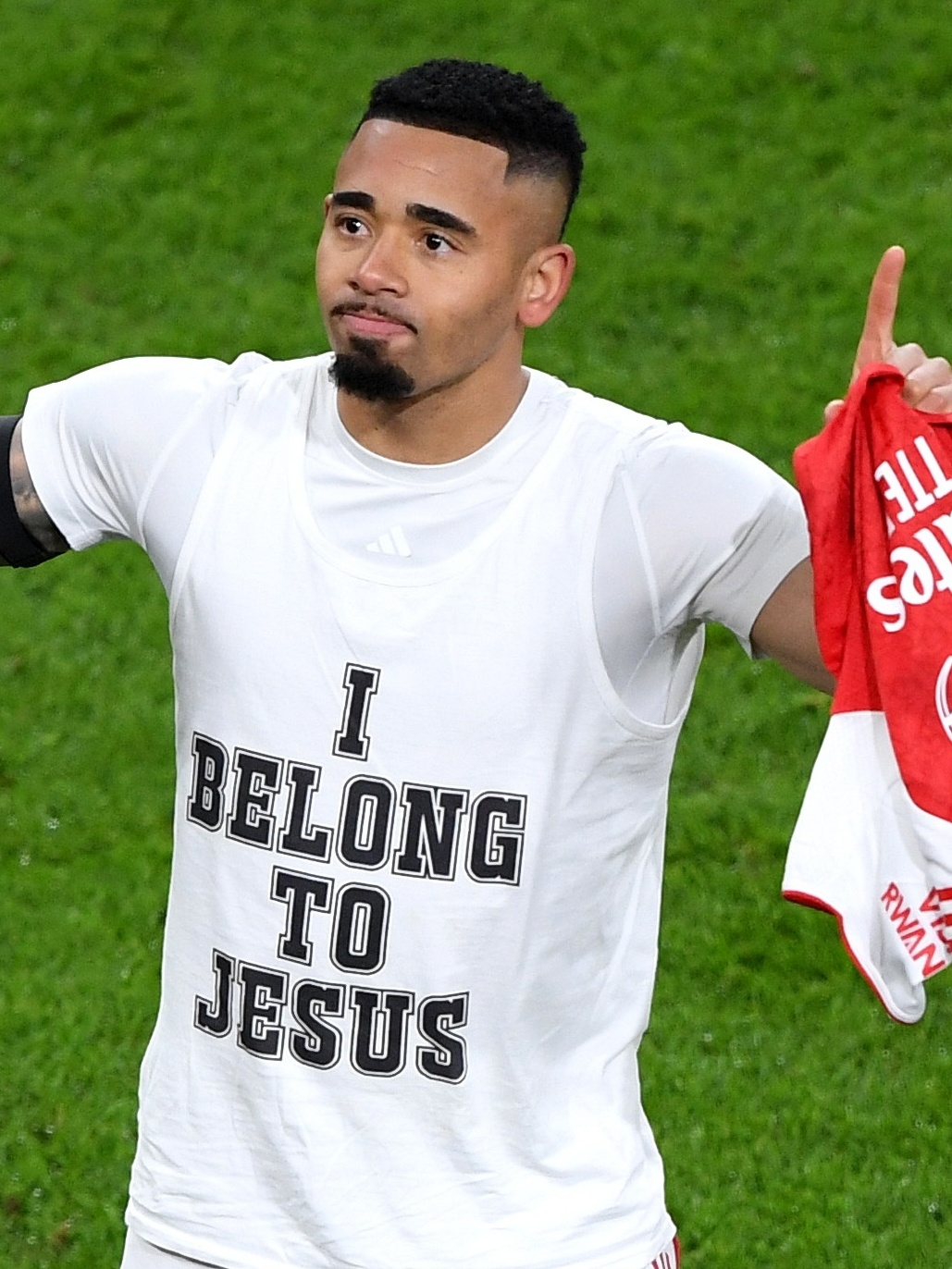 Gabriel Jesus volta a marcar após quase um ano em goleada do Arsenal