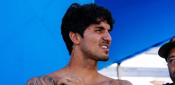 Medina sofre virada no fim e é eliminado na estreia do Mundial em Saquarema