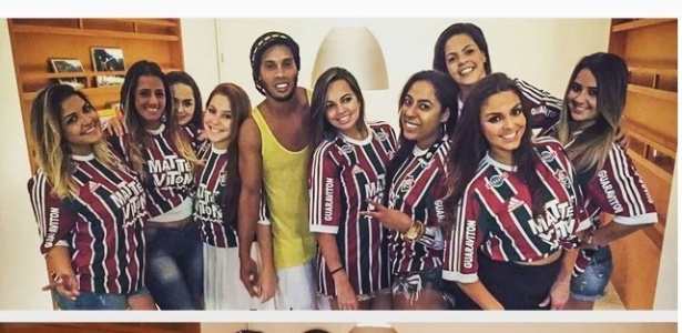 Ronaldinho faz golaço e promete torcida pelo Grêmio no Mundial