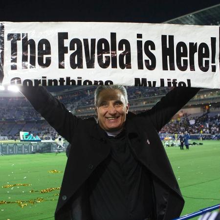 Tite agradece aos torcedores do Corinthians após vitória sobre o Chelsea na final do Mundial de Interclubes da Fifa em 2012 Tite agradece aos torcedores do Corinthians após vitória sobre o Chelsea na final do Mundial de Interclubes da Fifa em 2012