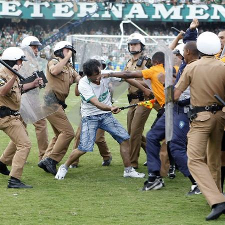 Briga depois de Coritiba x Fluminense no Brasileiro de 2009