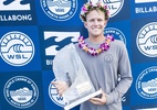 No Havaí, brasileiro resgata surfista da elite que desmaiou no mar - WSL / KELLY CESTARI