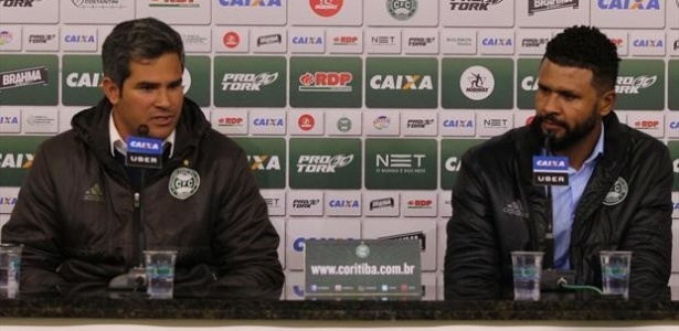 Augusto Oliveira (E) e Pereira (D), além do técnico Eduardo Baptista, foram cobrados por resultados ruins - Comunicação CFC