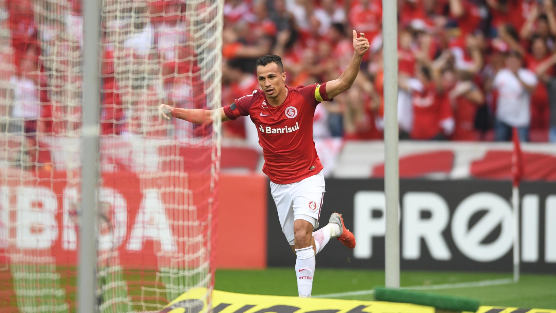 Leandro Damião empata para o Internacional diante do Vitória