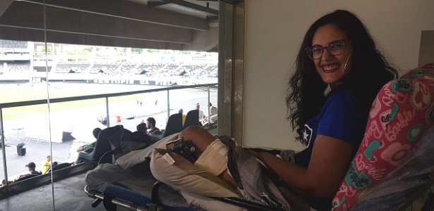 Raquel foi ajudada por Felipe Neto e assistiu jogo do Botafogo de maca em camarote - Arquivo Pessoal