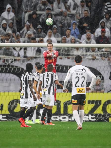 Goleiro Cleiton corta cruzamento do Corinthians - Bruno Cantini / Atlético