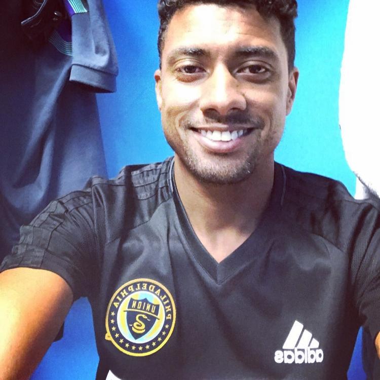 How are the players of the Brazilian Penta team doing? 14 Kleberson is coach of the under-12 Philadelphia Union team - Reproduction/Instagram - Reproduction/Instagram