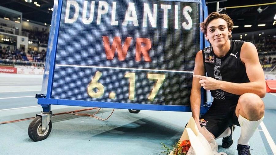 Mondo Duplantis quebrou recorde mundial indoor do salto com vara - Divulgação/Twitter: Mondo Duplantis