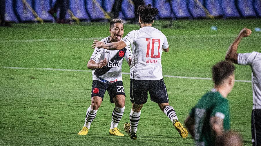 Martins Benitez comemora seu gol, marcado contra o Goiás, na Copa do Brasil - Heber Gomes/AGIF