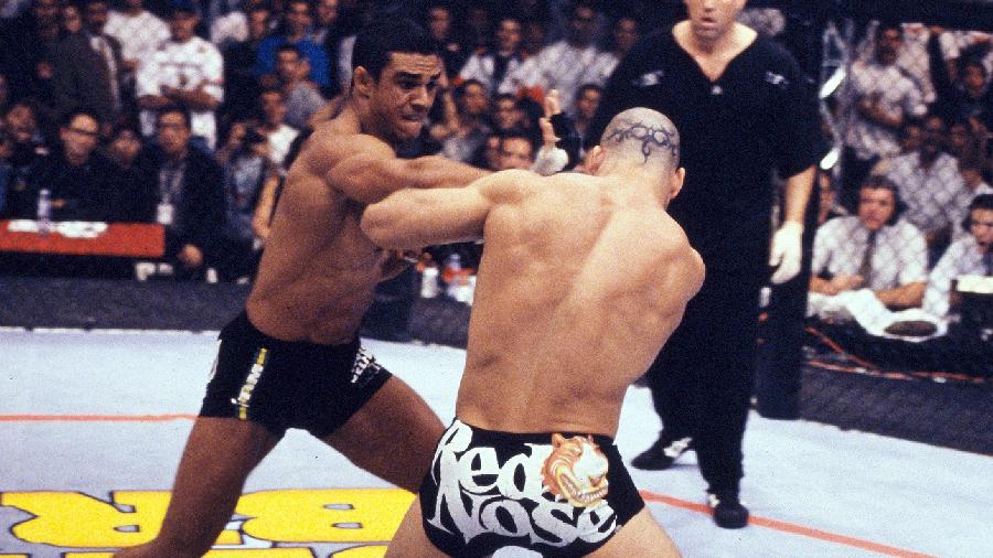 O nocaute de Vitor Belfort sobre Wanderlei Silva no UFC, em outubro de 1998  - Zuffa LLC/Zuffa LLC via Getty Images