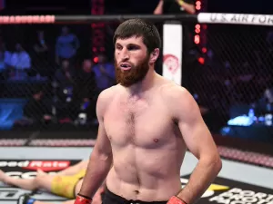 Ankalaev acusa Poatan de ser protegido pelo UFC e dispara: 'Seu tempo chegou ao fim'