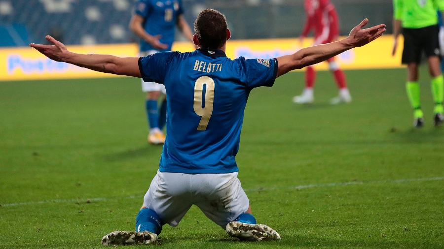 Belotti comemora primeiro gol da Itália diante da Bósnia  - ELISABETTA BARACCHI/EFE