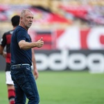 Mano Menezes comanda o Bahia em jogo contra o Flamengo, no Brasileirão - undefined
