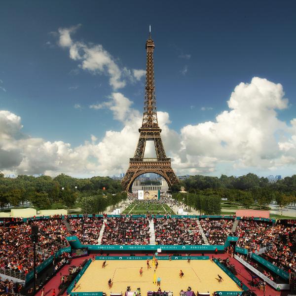 Local do vôlei de praia nos Jogos Olímpicos de Paris, em frente à Torre Eiffel