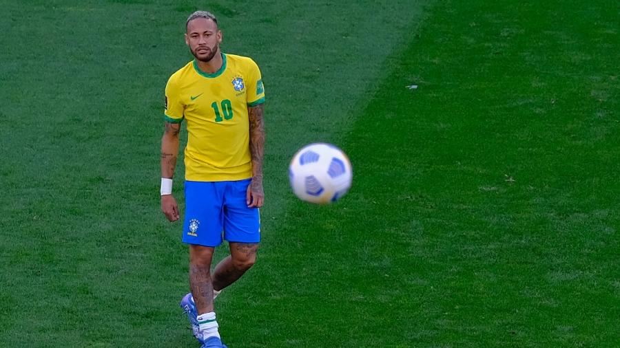 Neymar durante jogo suspenso das Eliminatórias contra a Argentina; próximo desafio é hoje (9), contra o Peru - Marcello Zambrana/AGIF