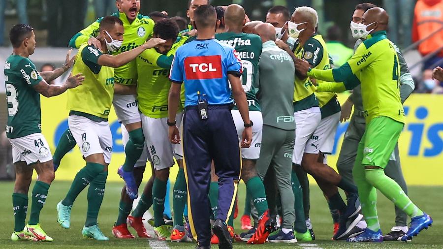 Jogadores do Palmeiras comemoram gol marcado contra o Sport - Marcello Zambrana/AGIF